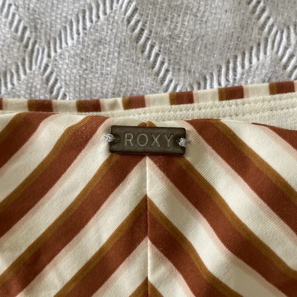 Roxy cheeky/skimpy bikini bottom - Picture 3 of 5